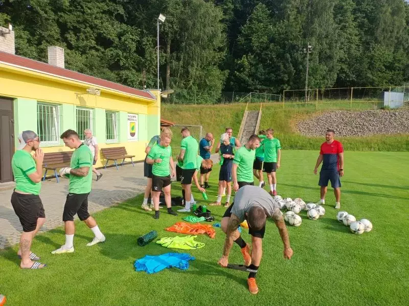 A - tým vstoupil do přípravy